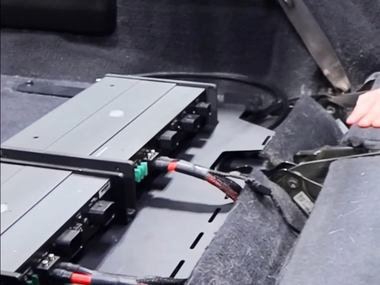 Amplifier rack and clean power wiring from a Jeep audio upgrade